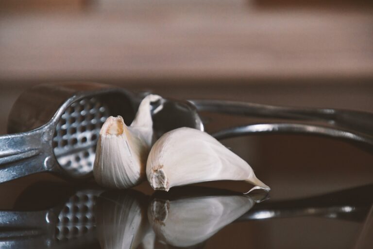 Garlic press with Cloves