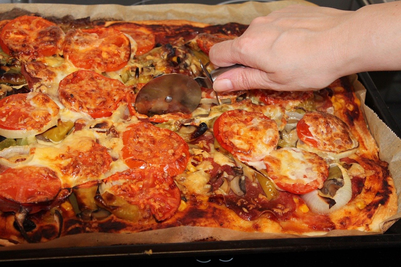 How to Use a Pizza Cutter Like a Pro - Marketmummy